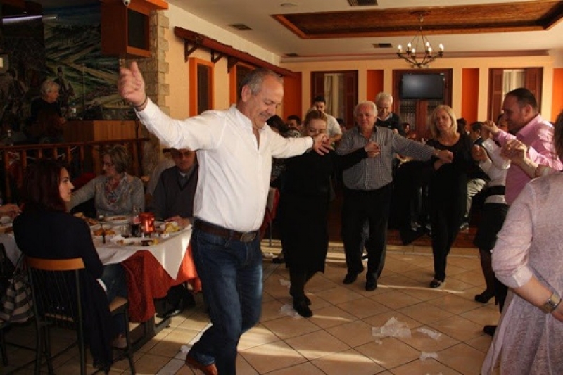 Εικόνες από την χοροεσπερίδα των Στρογγυλοβουνιωτών