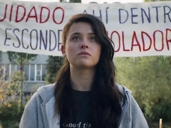 Raising Voices: Η σειρά του Netflix που έχει καθηλώσει την Ελλάδα – Αφορά σεξουαλική επίθεση σε σχολείο