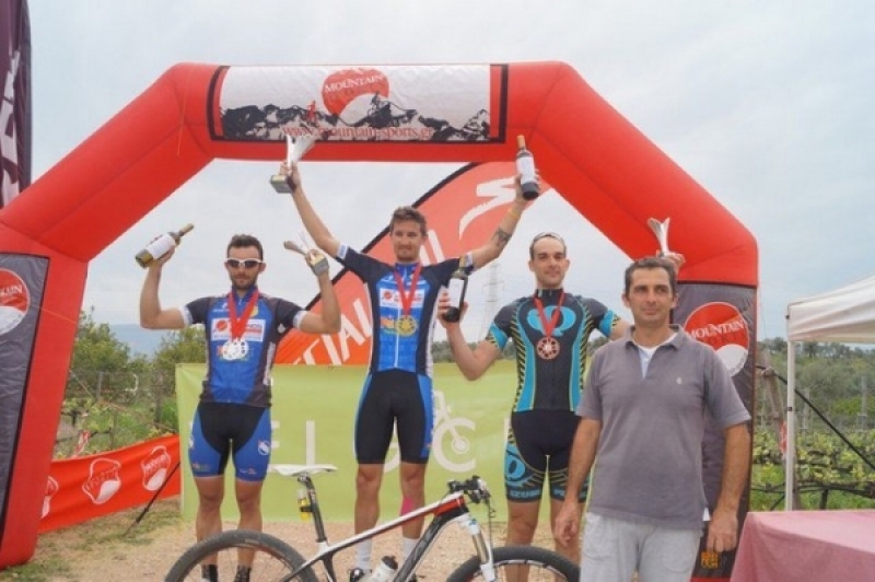 Με επιτυχία ο αγώνας ορεινής ποδηλασίας «Τριχωνίδα MTB Race 2015»
