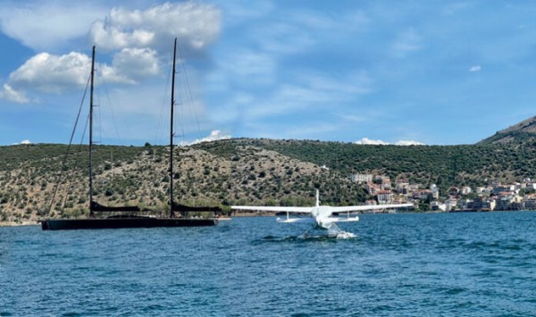 Αμφιλοχία: Υδροπλάνο κάνει την πρώτη πτήση