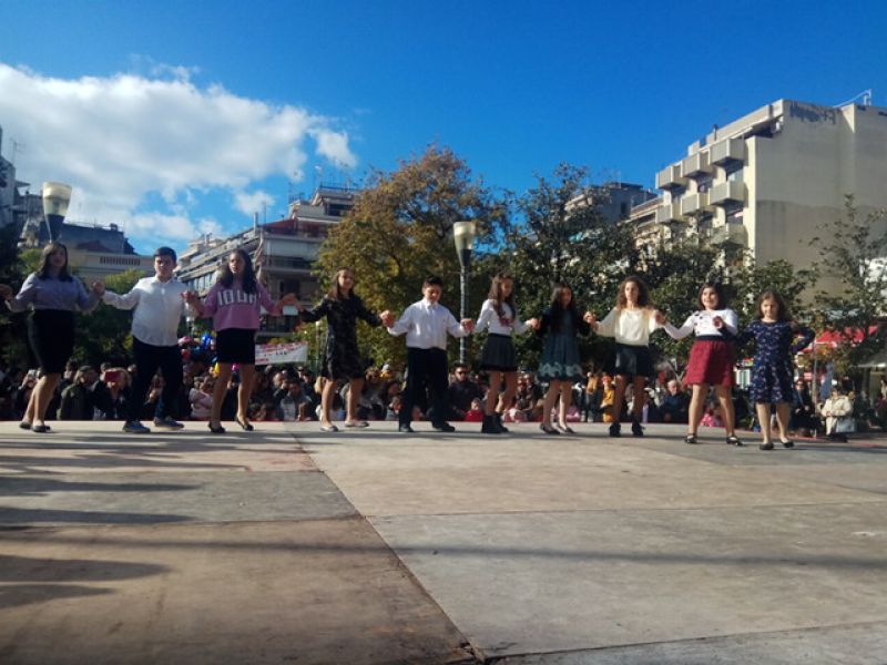 Αγρίνιο: Παράσταση χορευτικών τμημάτων στην Πλατεία Δημοκρατίας