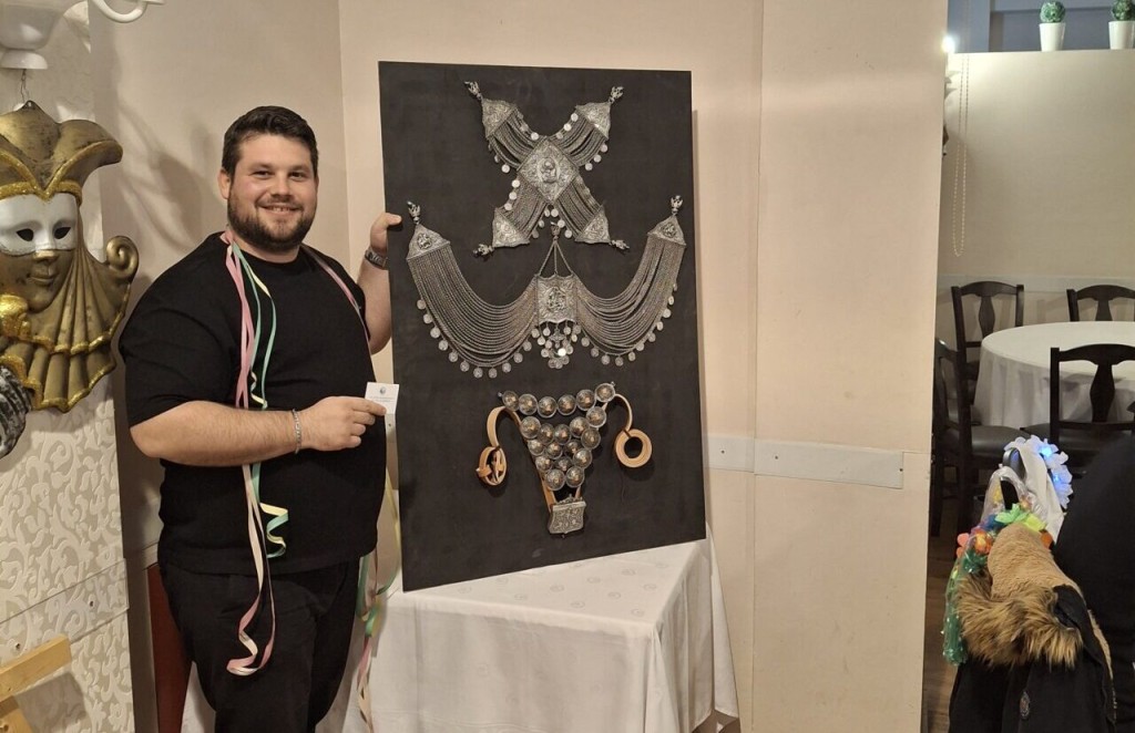 Μεσολογγίτικη διασκέδαση στον αποκριάτικο χορό του Συλλόγου Πανηγυριστών «Ο Άη Συμιός»