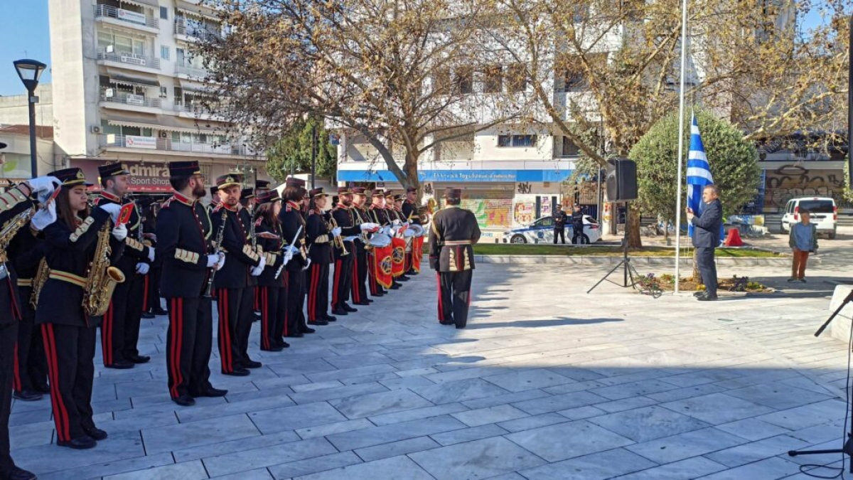 25η Μαρτίου: Η έπαρση της ελληνικής σημαίας στο Αγρίνιο (βίντεο)