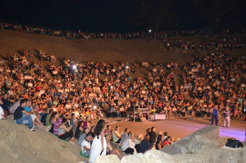 Αρχαίο Θέατρο Στράτου: Το “φως της Πανσελήνου” ανέδειξε την ανάγκη αποκατάστασης του