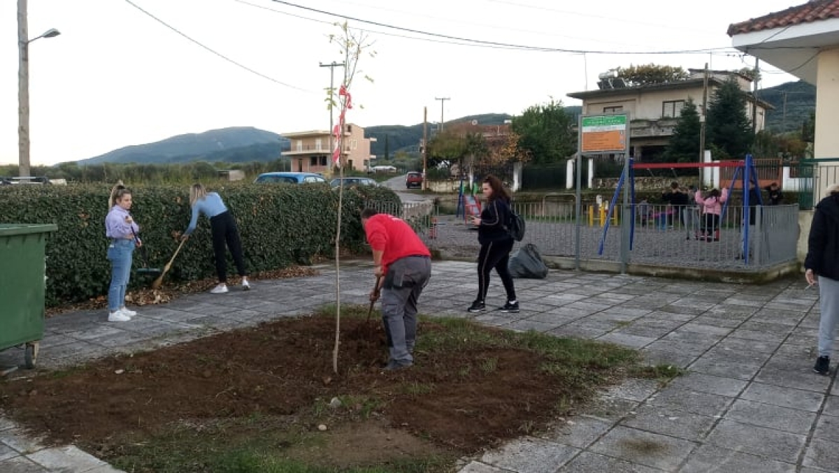 Ακτίνα Εθελοντισμού Δήμου Αγρινίου  &amp;  Let’s do it – Οι ρίζες που μας ενώνουν