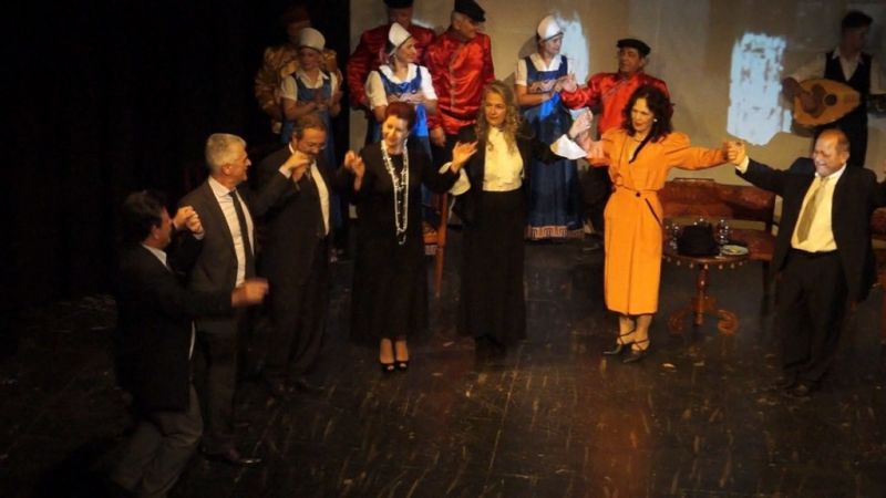 Αποσπάσματα από την χθεσινή θεατρική παράσταση «Το κτήμα» της Μαίρης Χρυσικοπούλου