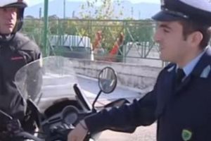 Απονομή του Αστυνομικού μεταλλίου « Αστυνομικός Σταυρός » σε Ανθυπαστυνόμο της Ελληνικής Αστυνομίας για εξαίρετη δραστηριότητα που επέδειξε εκθέτοντας αποδεδειγμένα τη ζωή του σε κίνδυνο