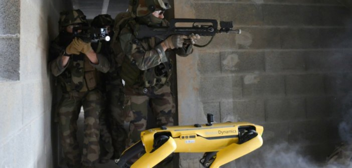Robodog: Ο ρομποτικός σκύλος 75.000 δολαρίων σε ασκήσεις του γαλλικού στρατού (βίντεο)