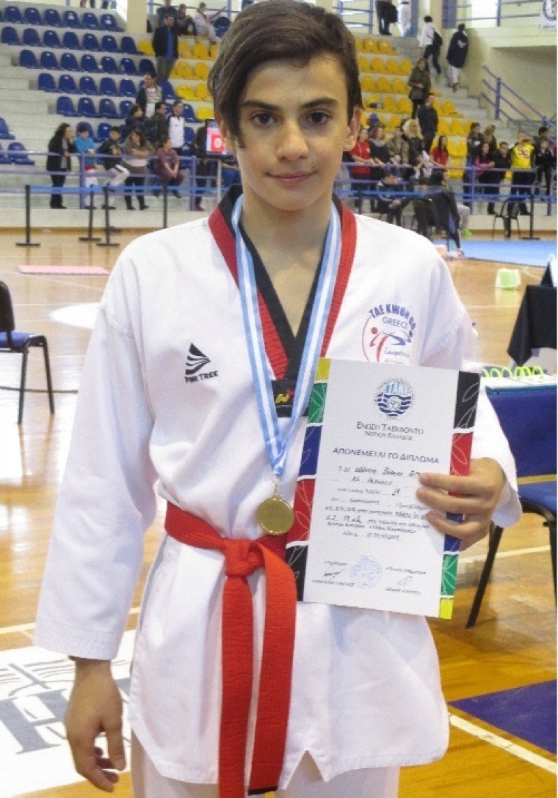 «Χρυσός» στο Πανελλήνιο Διασυλλογικό Πρωτάθλημα αθλητής του Tae Kwon Do «Ζαχαρόπουλος»