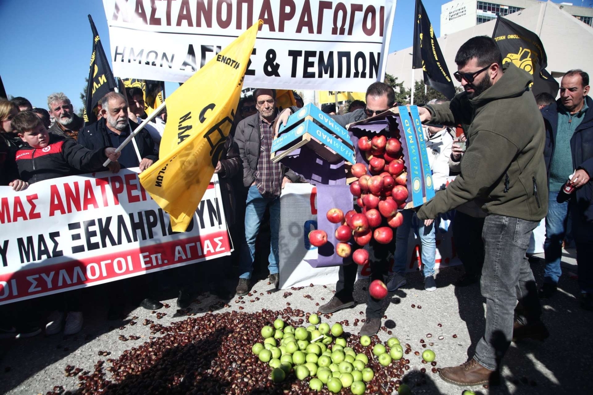 Νέα πρόσκληση διαλόγου στους αγρότες από την Κυβέρνηση – Την Τρίτη οι αποφάσεις για τις επόμενες κινήσεις τους