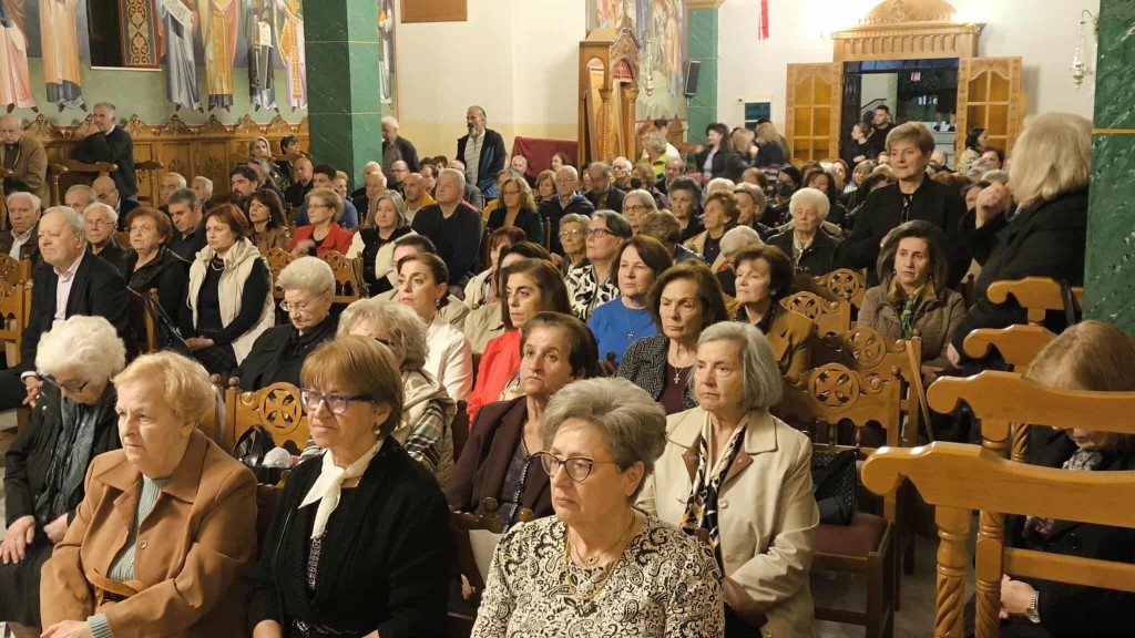 Αγρίνιο: Πανηγυρίζει το παρεκκλήσι των Αγίων Αναργύρων – Πλήθος κόσμου στον εσπερινό