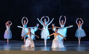 «Χορεύοντας με τα αστέρια της ψυχής» από το Dance Academy – Μαγική βραδιά στο Αγρίνιο