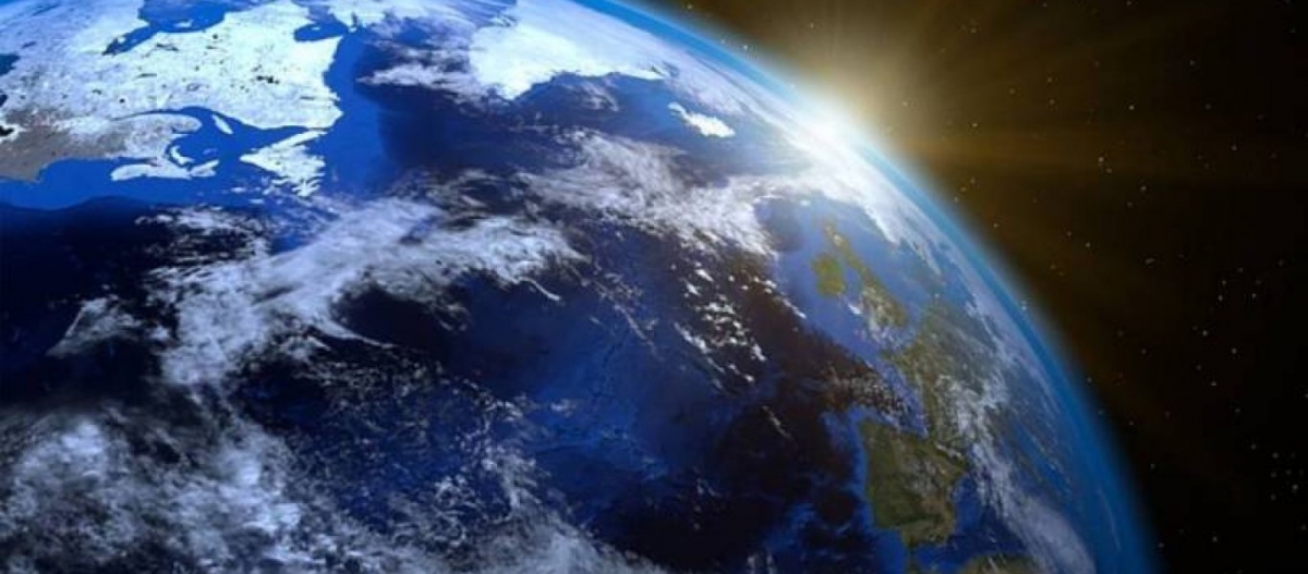 Εντυπωσιακή εικόνα: Η περιστροφή της Γης σε μια… φωτογραφία! (φωτο)