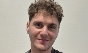 Η «Οδύσσεια» του μαθητή από τον Κάλαμο: Πήγαινε 6 χρόνια σχολείο στον Μύτικα με καΐκι και πήρε υποτροφία