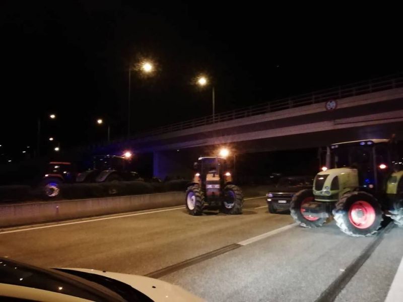 Αγρότες: δίωρος αποκλεισμός σήμερα, Τρίτη, της Ιόνιας Οδού στο ύψος του κόμβου Μπάγια
