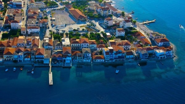Μα καλά, θα πάτε καλοκαιριάτικα διακοπές στην Αιτωλοακαρνανία; (www.menshouse.gr)