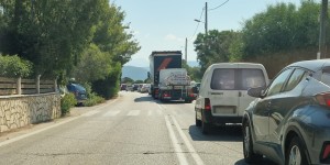 Η καθημερινή ταλαιπωρία από την έλλειψη πλωτής γέφυρας στη Λευκάδα