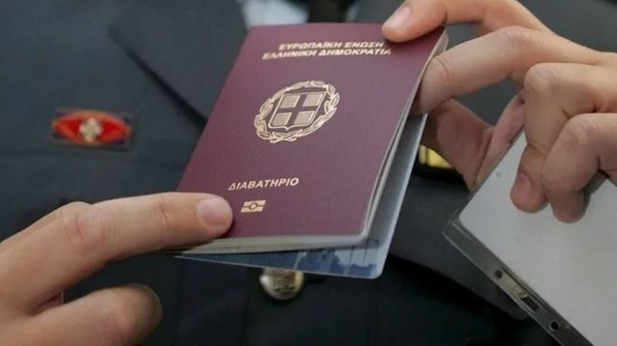 Τάκης Θεοδωρικάκος: «Αυξάνεται στα 10 χρόνια η διάρκεια των ελληνικών διαβατηρίων»