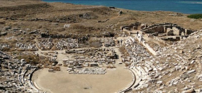 To ΔΗΠΕΘΕ Αγρινίου «ζωντανεύει» το αρχαίο θέατρο της Δήλου 2100 χρόνια μετά…