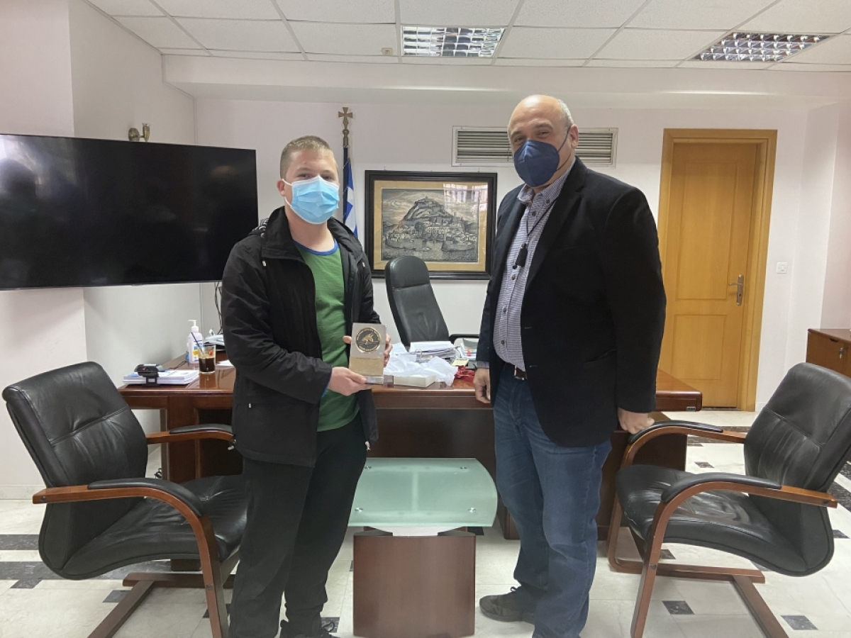 Ο Δήμαρχος Ναυπακτίας τίμησε τον μαθητή Κ.Μαλιάρη,  μέλος της Εθνικής Ομάδας Ρομποτικής