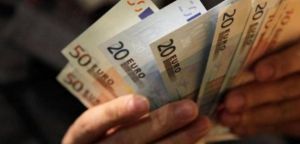 Ποιες νέες κατηγορίες εργαζομένων θα λάβουν το επίδομα των 800 ευρώ