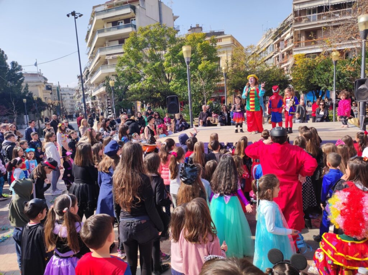 «Μύρισε» Απόκριες στο κέντρο του Αγρινίου (φωτο)