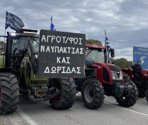 Έκλεισαν την εθνική οδό Ναυπάκτου – Ιτέας οι αγρότες