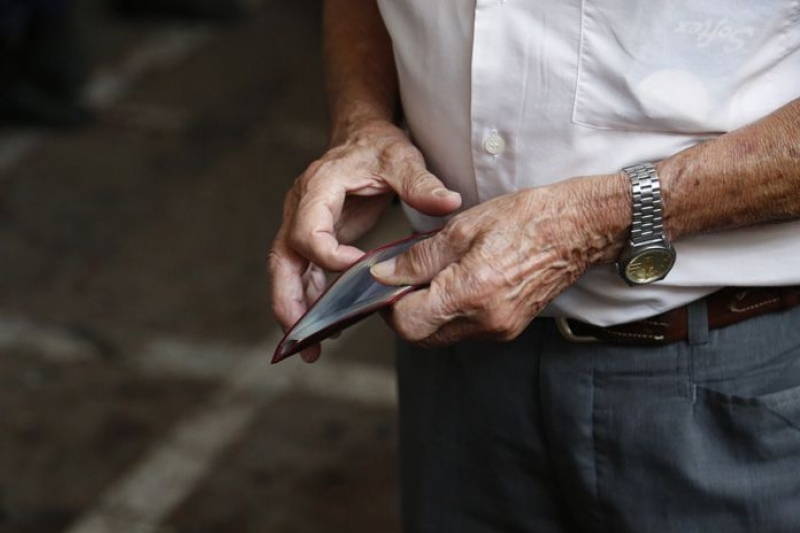 Αναδρομικά συνταξιούχων: Ποιοι θα πληρωθούν τον Οκτώβριο