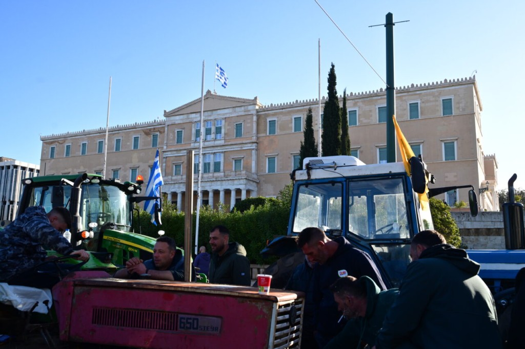 Αγρότες: Αποχωρούν το μεσημέρι από Σύνταγμα – «Συνεχίζουμε μέχρι να ικανοποιηθούν τα αιτήματα»