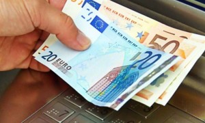 Ποιοι θα λάβουν έκτακτο επίδομα 200 ευρώ πριν τα Χριστούγεννα