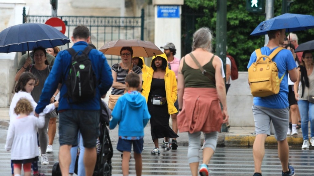 Έρχεται κακοκαιρία με πολλές βροχές: Πότε και πού θα «χτυπήσει» το πρώτο φθινοπωρινό σύστημα