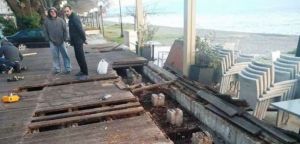 Ναύπακτος: Ξεκίνησε τις επισκευές του ξύλινου πεζοδιαδρόμου στο Γρίμποβο το Δημοτικό Λιμενικό Ταμείο