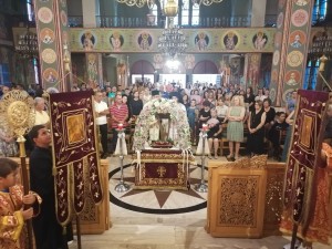 Αγρίνιο: Με κατάνυξη οι πιστοί στον Επιτάφιο της Παναγίας στο ναό της Αγίας Βαρβάρας