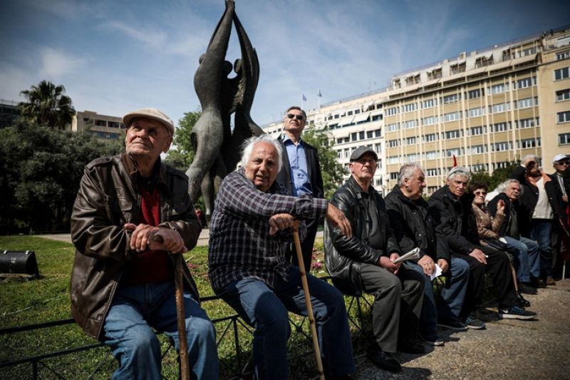 Αναδρομικά: Έρχεται η πρώτη δόση – Ποιοι και πόσα θα πάρουν