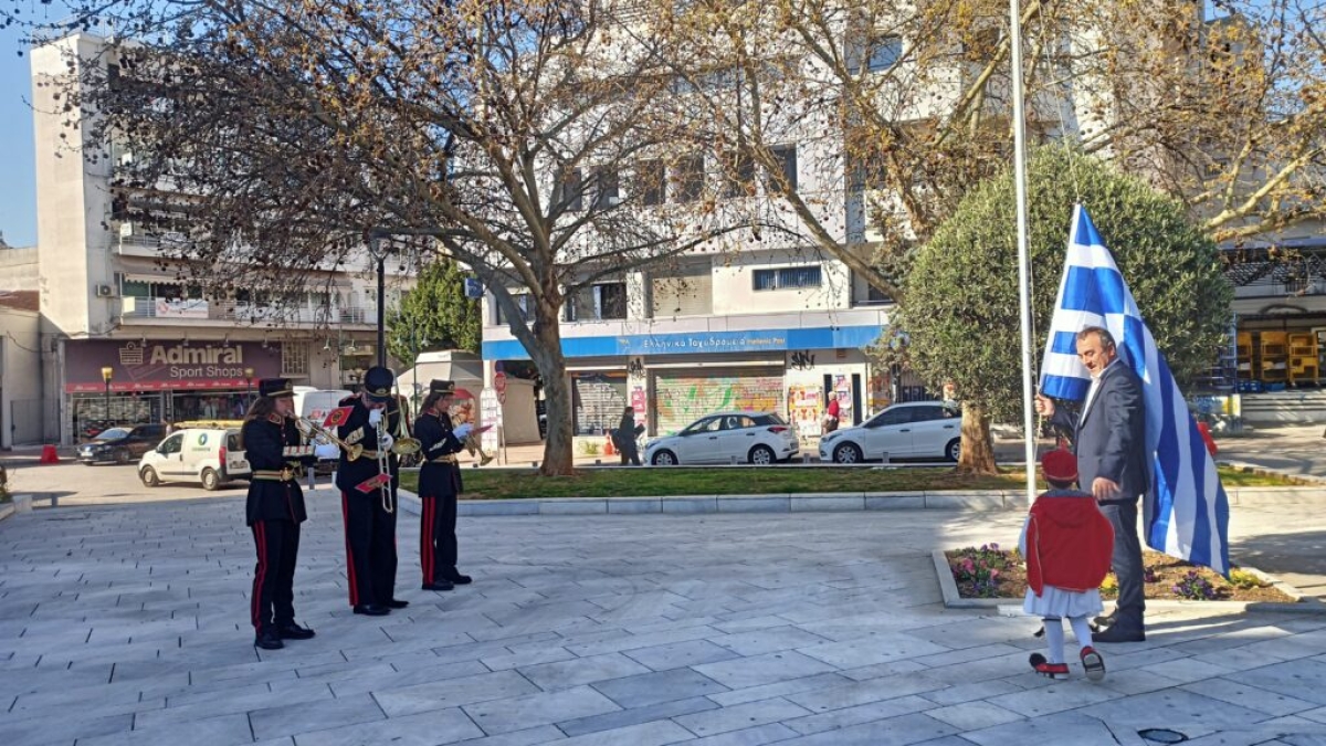 Η έπαρση της σημαίας με το τσολιαδάκι στο Αγρίνιο (βίντεο)