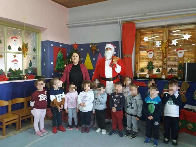 Αγρίνιο: Παιδικούς και Βρεφονηπιακούς Σταθμούς της πόλης επισκέφθηκε ο Άγιος Βασίλης (φωτο)