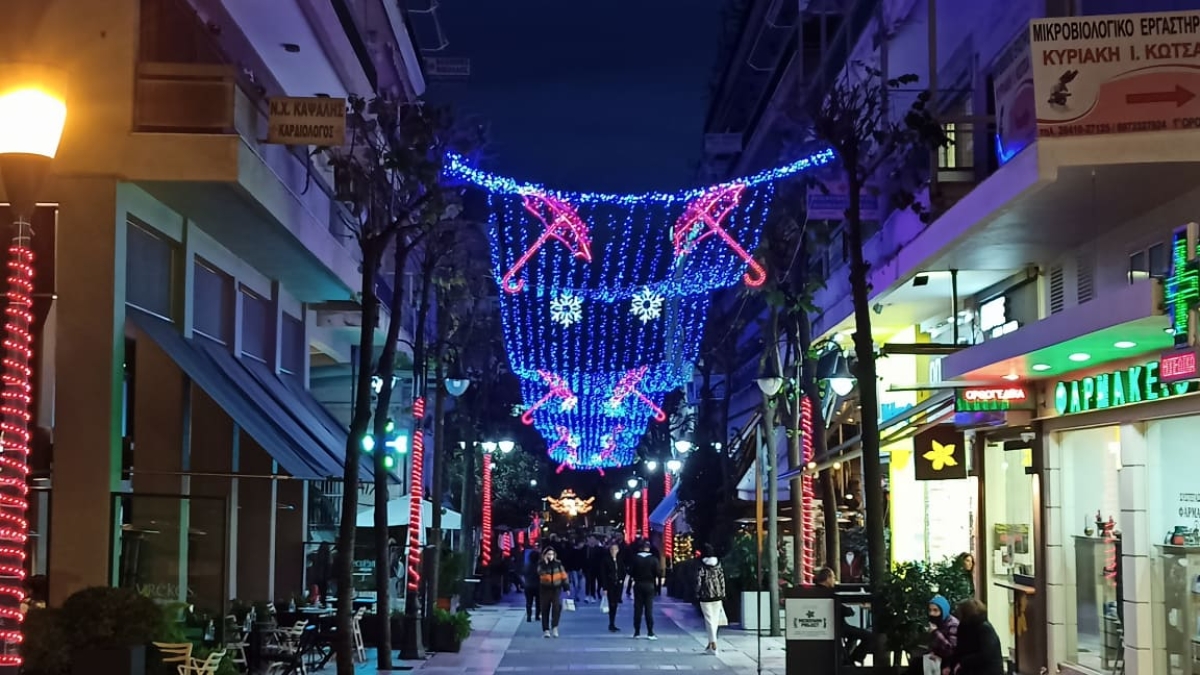Αγρίνιο: άναψε τα γιορτινά φώτα ο δήμος και ευχόμαστε να…είμαστε έξω να τα βλέπουμε! (φωτό)