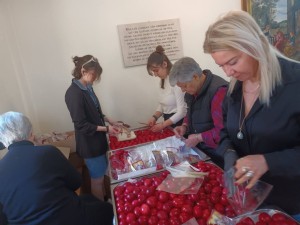 Εθελόντρια στα συσσίτια και η σύζυγος του προπονητή του Παναιτωλικού