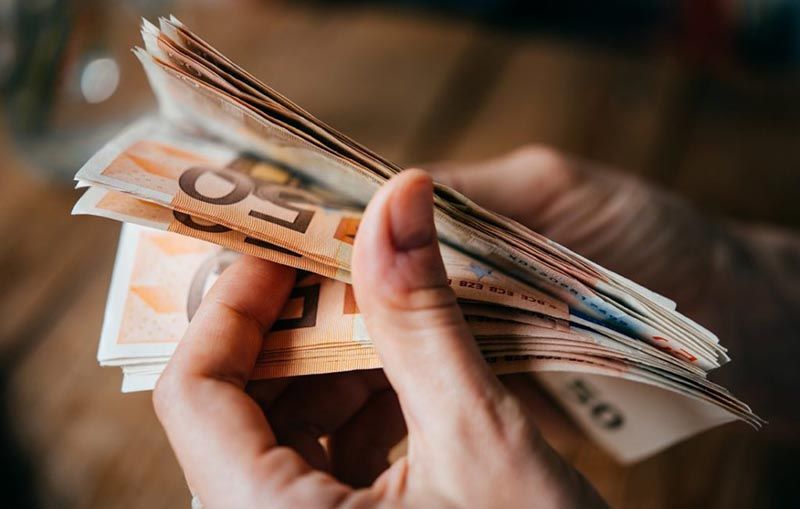 ΟΑΕΔ επίδομα εως 720 ευρώ: Δείτε αν το δικαιούστε