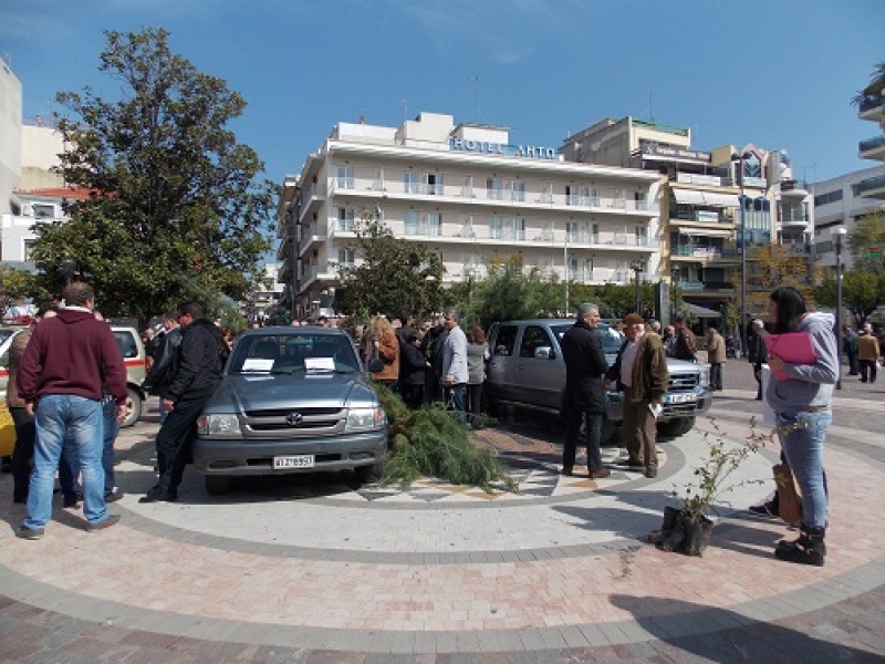 Διανομή φυτών στην πλατεία του Αγρινίου για την Παγκόσμια Ημέρα Δασοπονίας