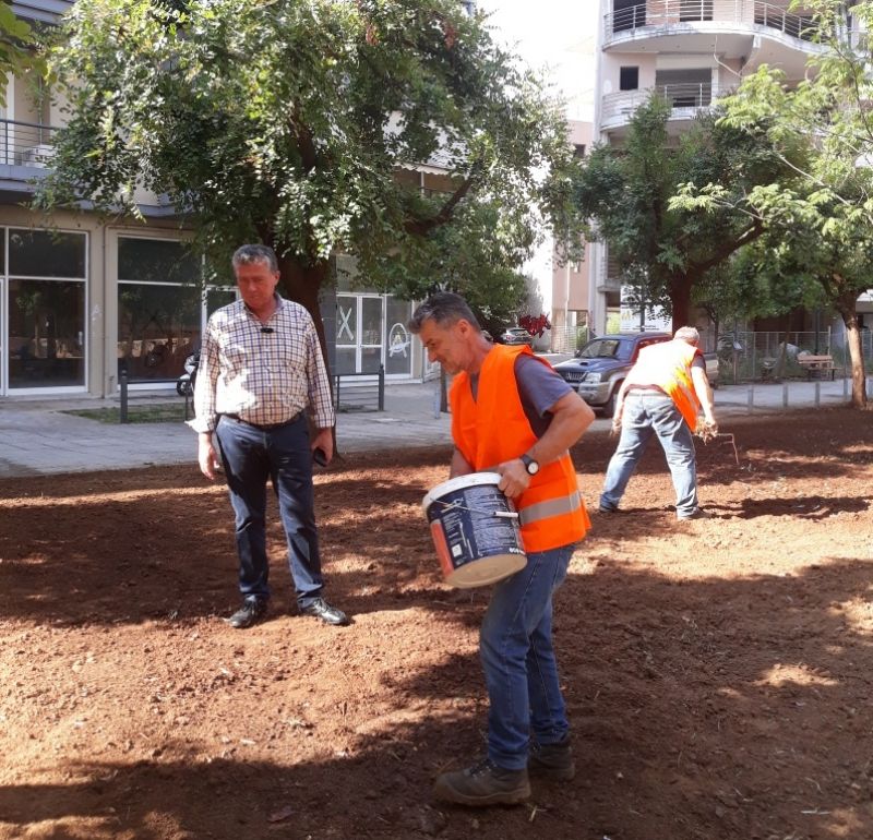 Αγρίνιο: Εργασίες ενίσχυσης του πρασίνου στον πεζόδρομο μεταξύ των οδών Αφών  Παπαστράτου και Μ. Κάλλας