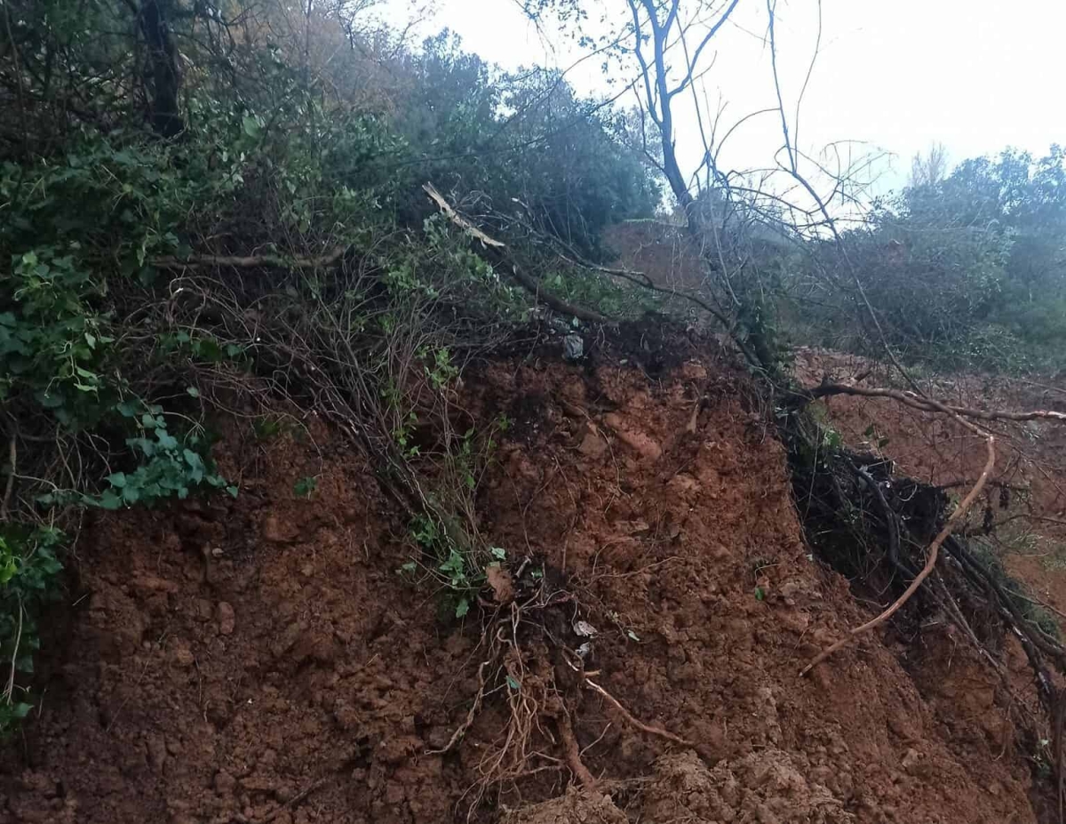 Φραγκόσκαλα: νέα κατολίσθηση έκλεισε ξανά την ε.ο. Αγρινίου-Καρπενησίου (φωτο)